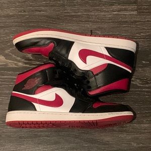 Jordan 1 mid